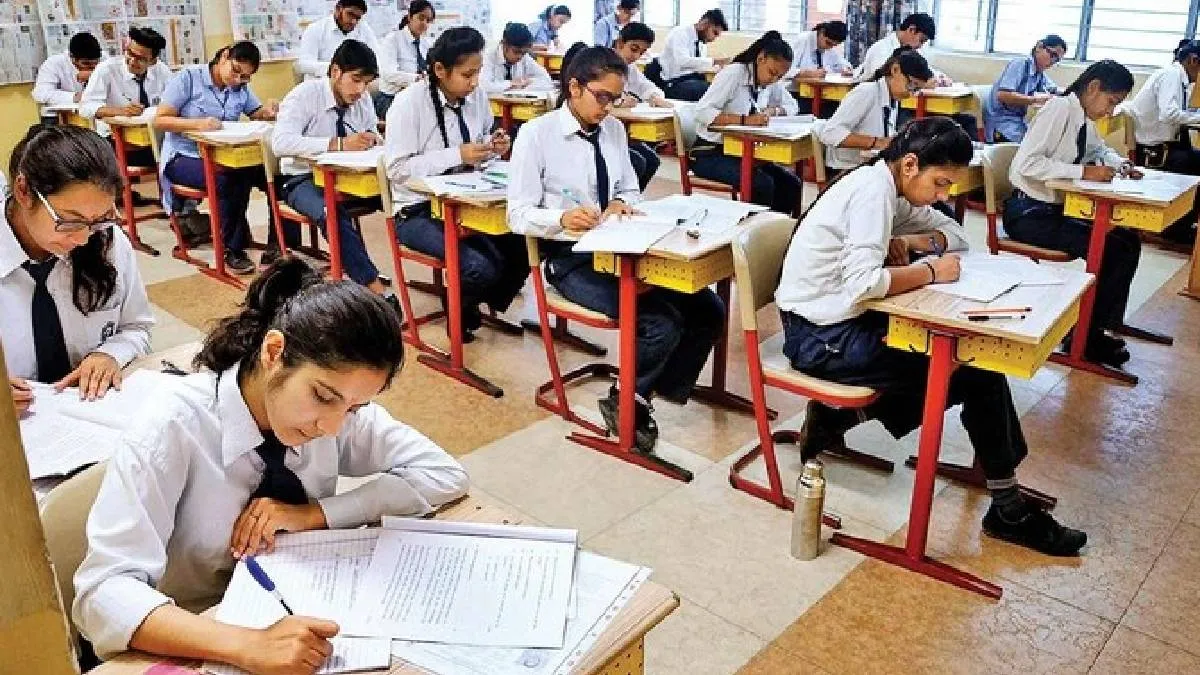 यूपी बोर्ड ने हाई स्कूल और 12वीं की परीक्षा के लिए तय किए परीक्षा केंद्र, सचिव भगवती सिंह ने दी ये जानकारी
