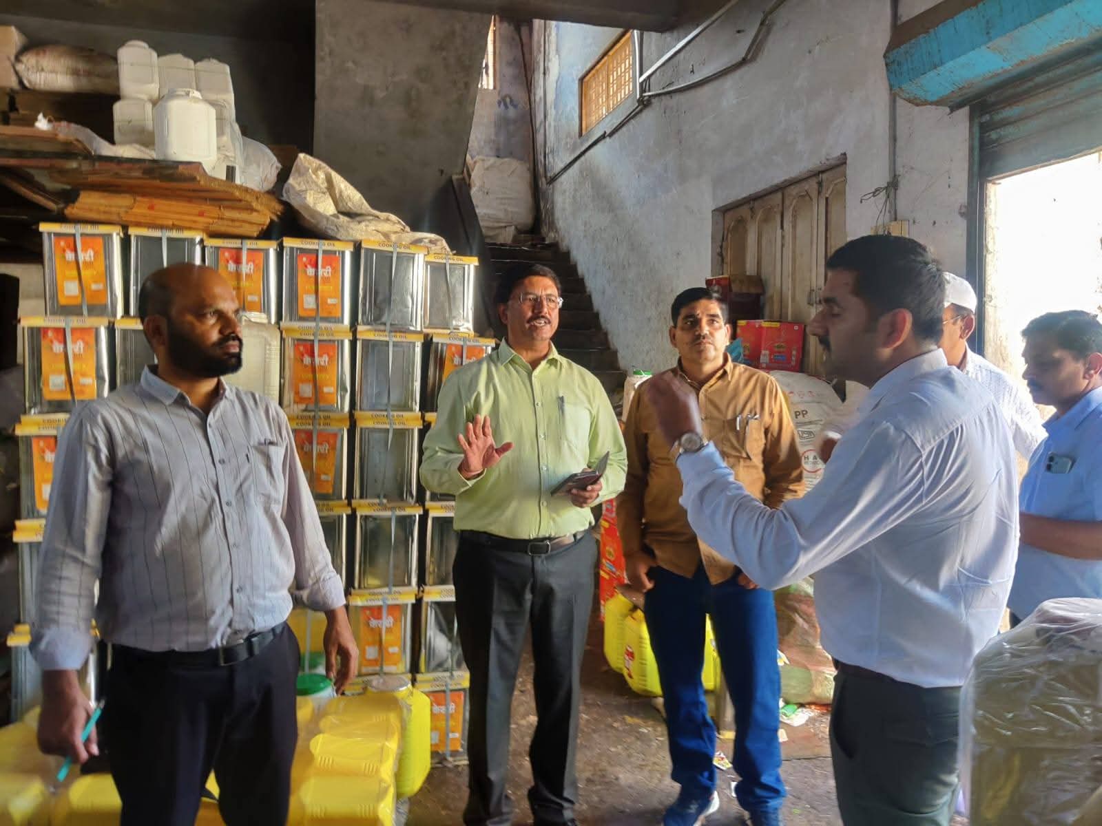 कटनी में मिलावट के खिलाफ बड़ी कार्रवाई: उत्तम ट्रेडर्स के तेल गोदाम और कारखाने पर प्रशासन का छापा, भारी अनियमितताएं उजागर